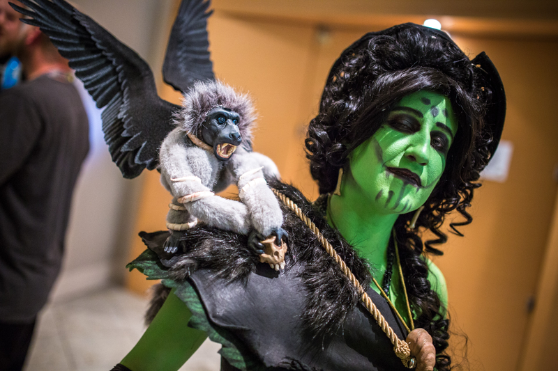 Illustration for article titled Dragon Con Day 4: No Sleep, Sore Feet, and Still Going With Great Costumes